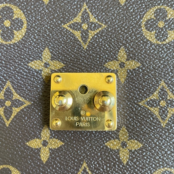 Louis Vuitton Pochette Métis Crossbody Bag - Picture 3 of 14